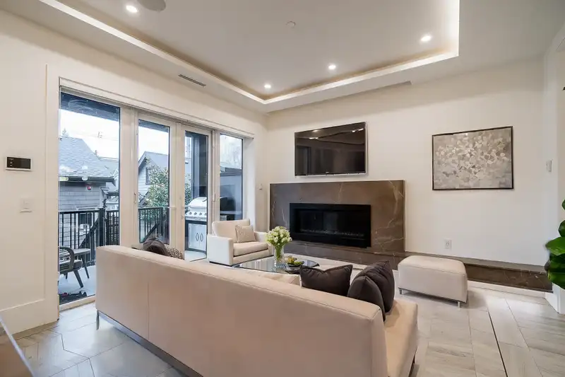 6072 CROWN STREET - photo 3 of 40