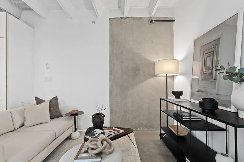 303 219 E GEORGIA STREET - photo 4 of 24