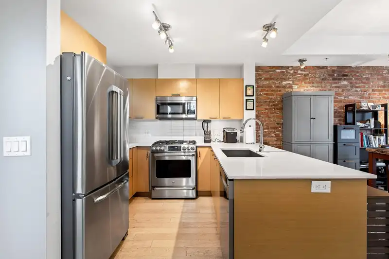 336 95 MOODY STREET - photo 3 of 29
