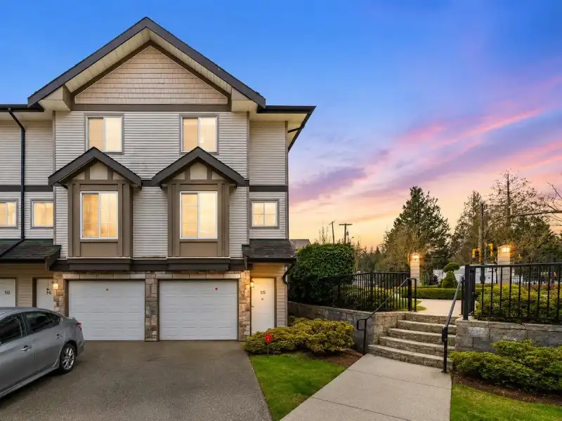 15 14855 100 AVENUE - photo 1 of 17