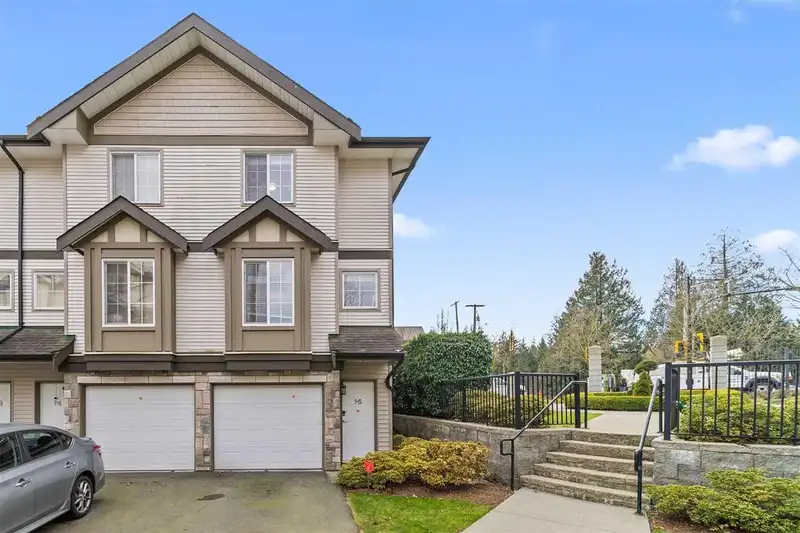 15 14855 100 AVENUE - photo 2 of 17