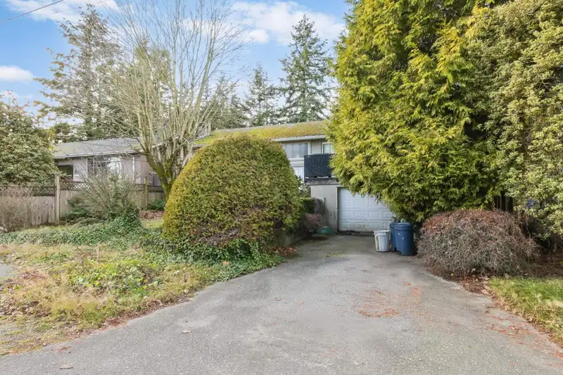 1543 LEE STREET - photo 2 of 16