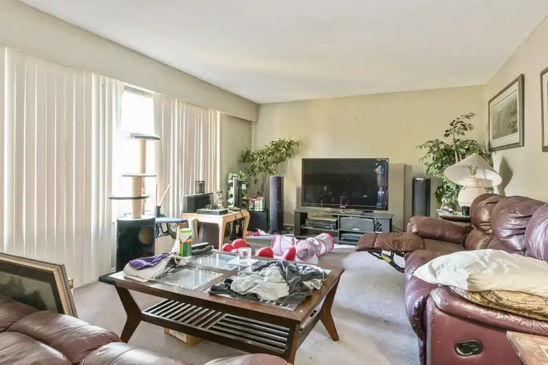 1543 LEE STREET - photo 3 of 16