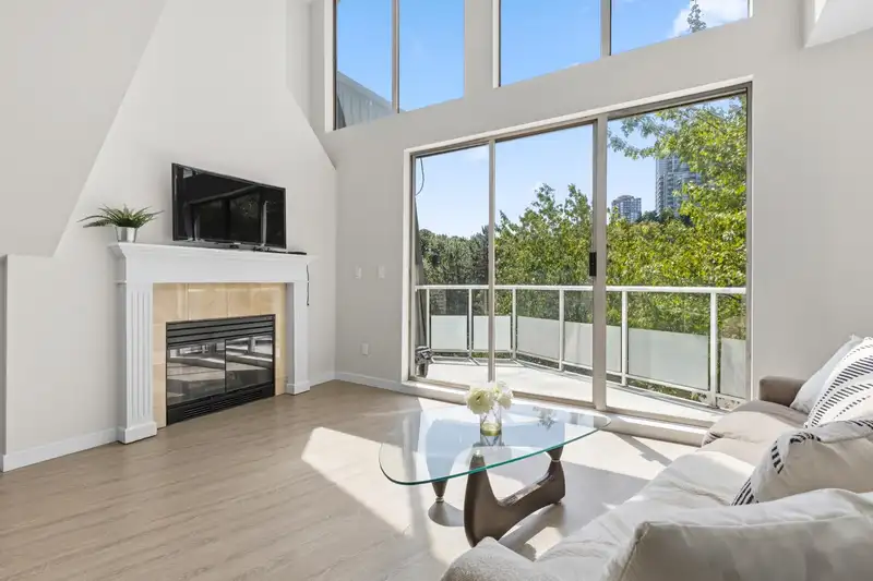 503 60 RICHMOND STREET - photo 2 of 27