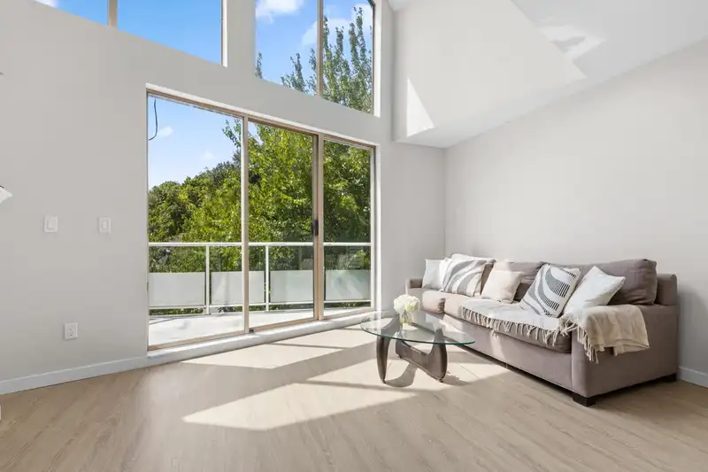 503 60 RICHMOND STREET - photo 4 of 27