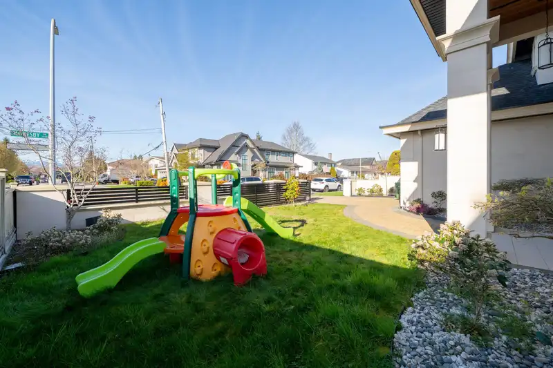 3340 MORESBY DRIVE - photo 2 of 39