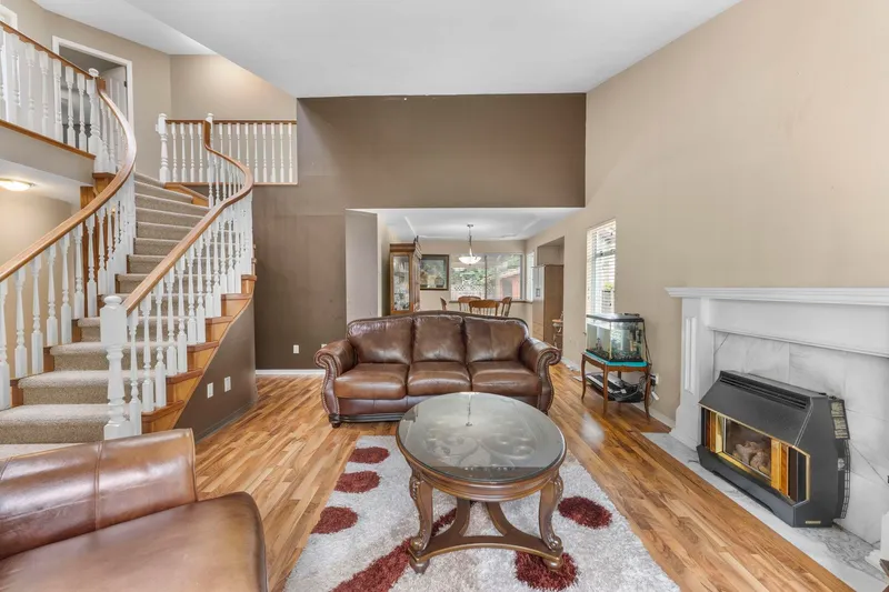 9291 158 STREET - photo 4 of 25