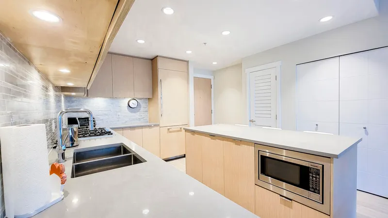 308 9233 ODLIN ROAD - photo 4 of 24