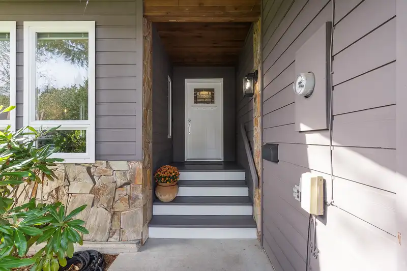 14220 18 AVENUE - photo 2 of 40