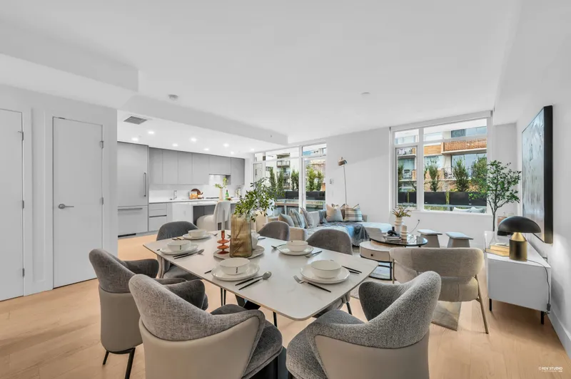 301 1331 MARINE DRIVE - photo 2 of 25