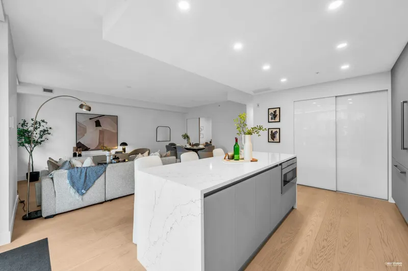 301 1331 MARINE DRIVE - photo 4 of 25