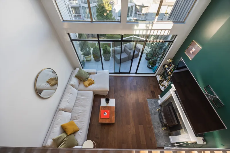 406 48 RICHMOND STREET - photo 1 of 25