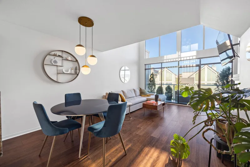 406 48 RICHMOND STREET - photo 4 of 25