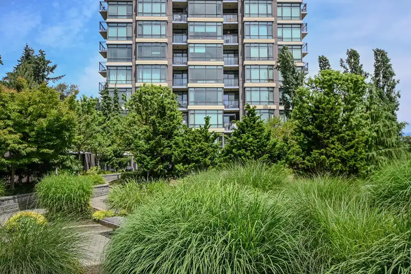 2606 2789 SHAUGHNESSY STREET - photo 1 of 40