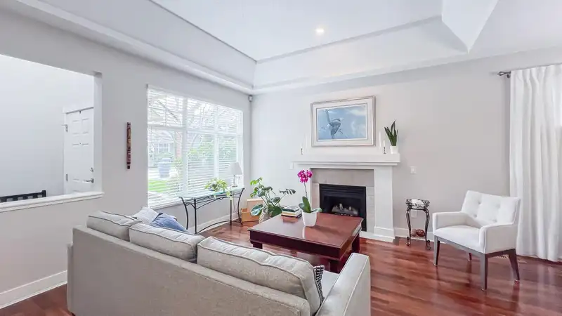 30 15450 ROSEMARY HEIGHTS CRESCENT - photo 3 of 34