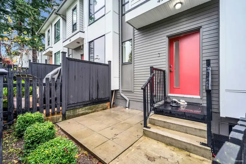 41 16433 19 AVENUE - photo 2 of 21