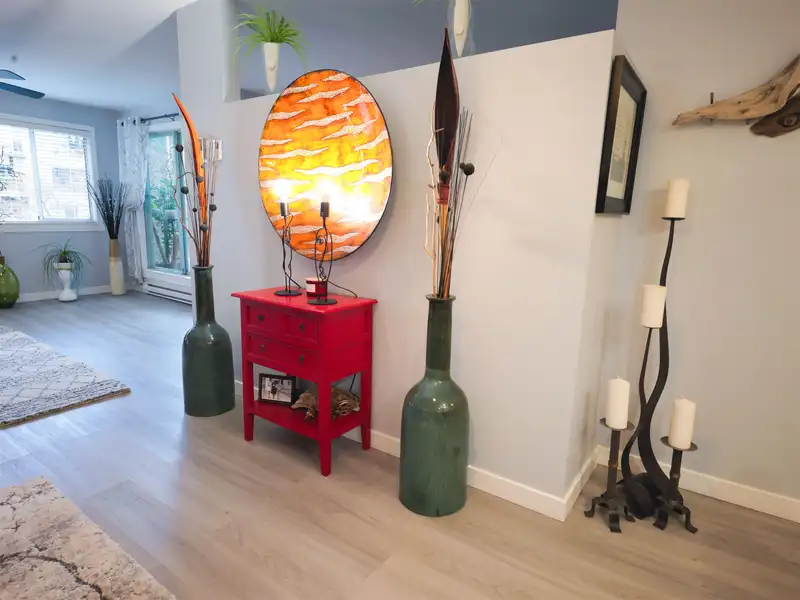204 1550 MARINER WALK - photo 4 of 39