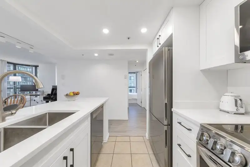1003 838 AGNES STREET - photo 3 of 21