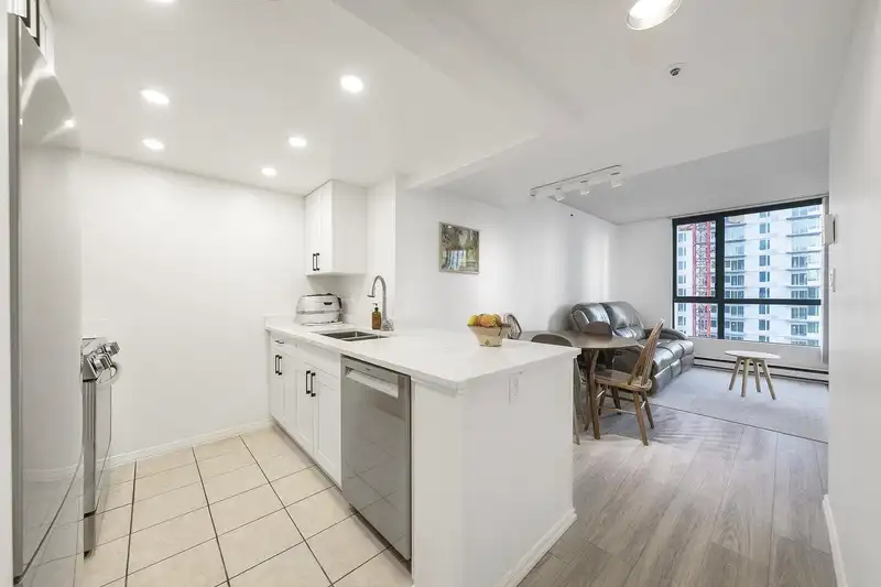 1003 838 AGNES STREET - photo 4 of 21