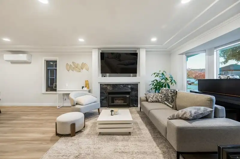 22531 MCCLINTON AVENUE - photo 4 of 25