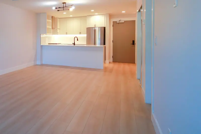 102 22265 DEWDNEY TRUNK ROAD - photo 2 of 5