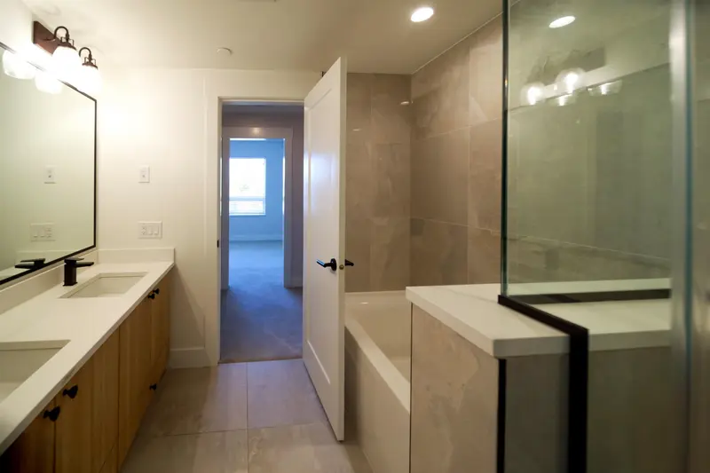 102 22265 DEWDNEY TRUNK ROAD - photo 4 of 5