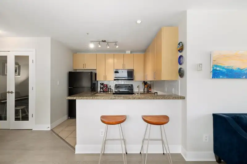 301 2630 ARBUTUS STREET - photo 2 of 23