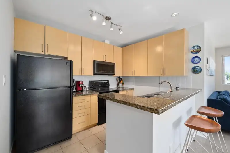 301 2630 ARBUTUS STREET - photo 3 of 23