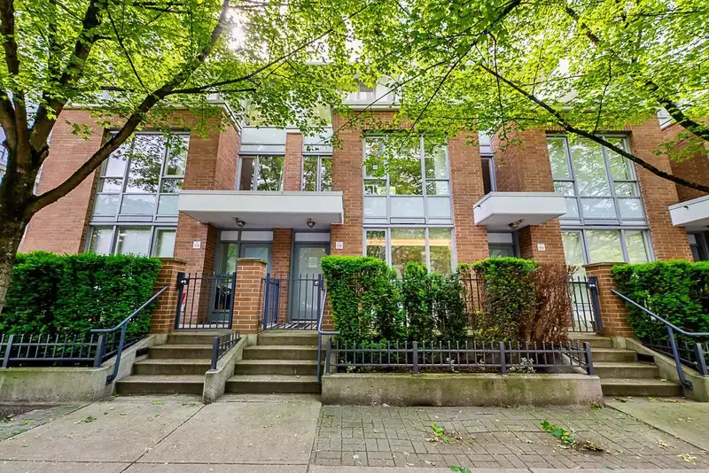 938 BEATTY STREET - photo 1 of 40