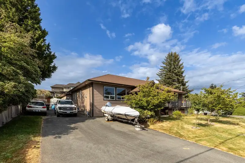 19075 60B AVENUE - photo 3 of 40