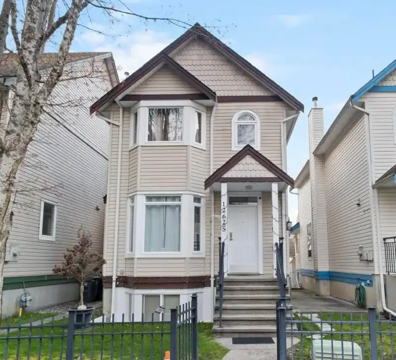 12625 HAMPTON COURT - photo 1 of 30