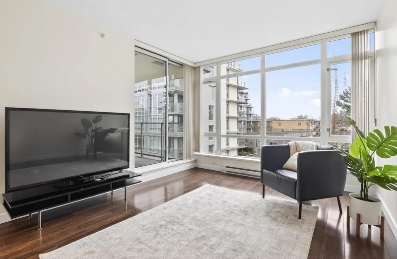 804 4888 NANAIMO STREET - photo 3 of 25