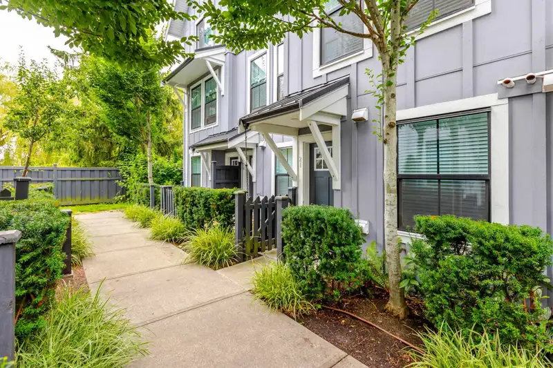 21 5945 176A STREET - photo 3 of 40