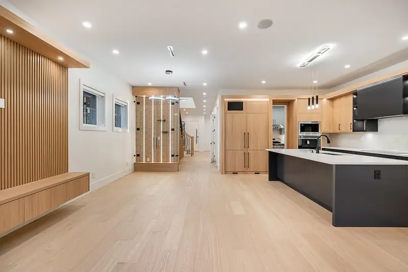 2208 ST GEORGE STREET - photo 2 of 25