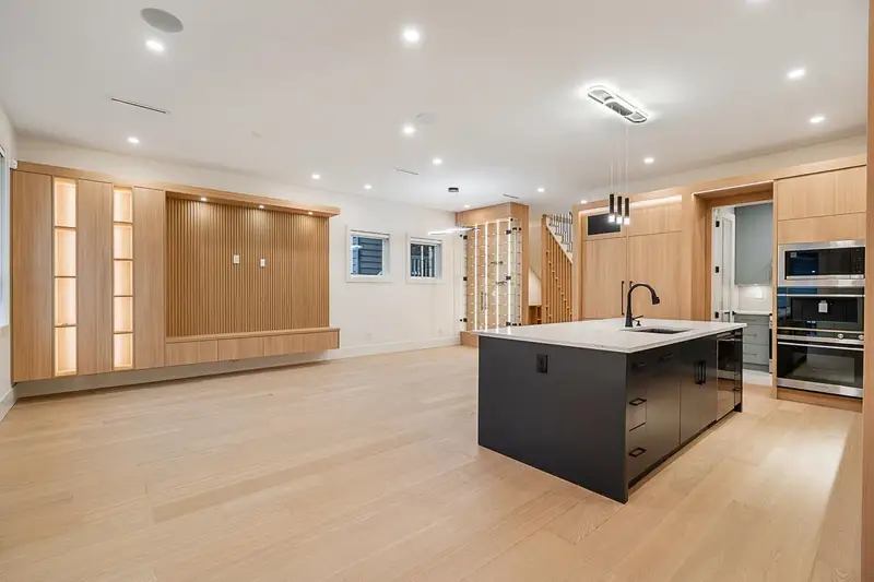 2208 ST GEORGE STREET - photo 3 of 25