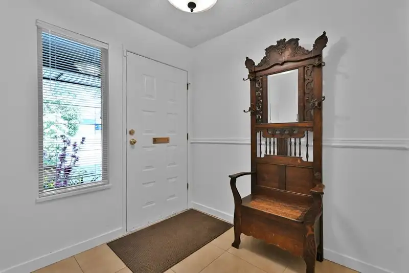 10906 80 AVENUE - photo 3 of 40
