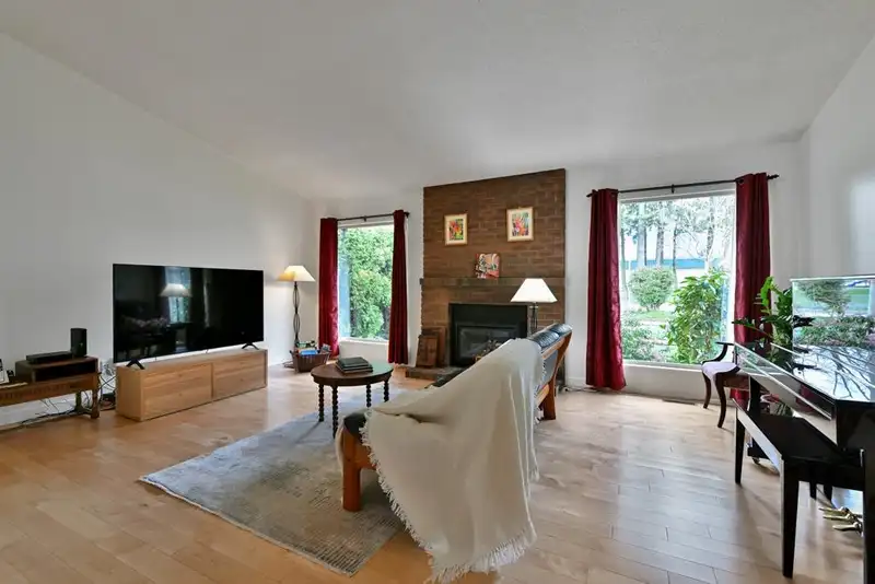 10906 80 AVENUE - photo 4 of 40