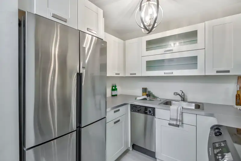 207 1345 COMOX STREET - photo 2 of 40