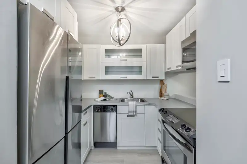 207 1345 COMOX STREET - photo 3 of 40