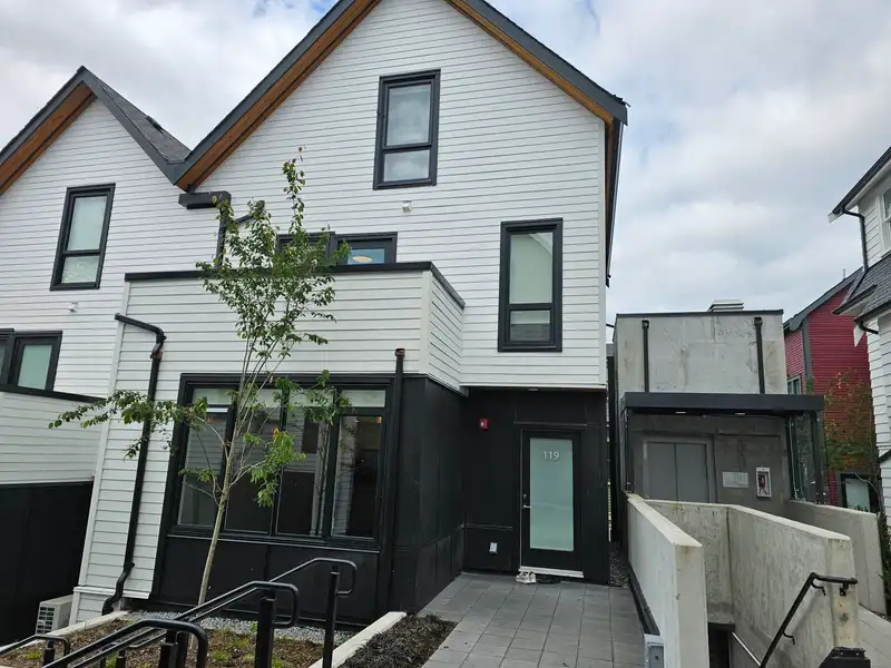 119 1306 LAVAL SQUARE - photo 1 of 35