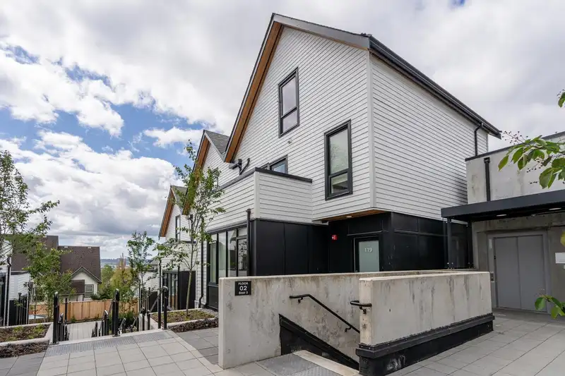 119 1306 LAVAL SQUARE - photo 2 of 35