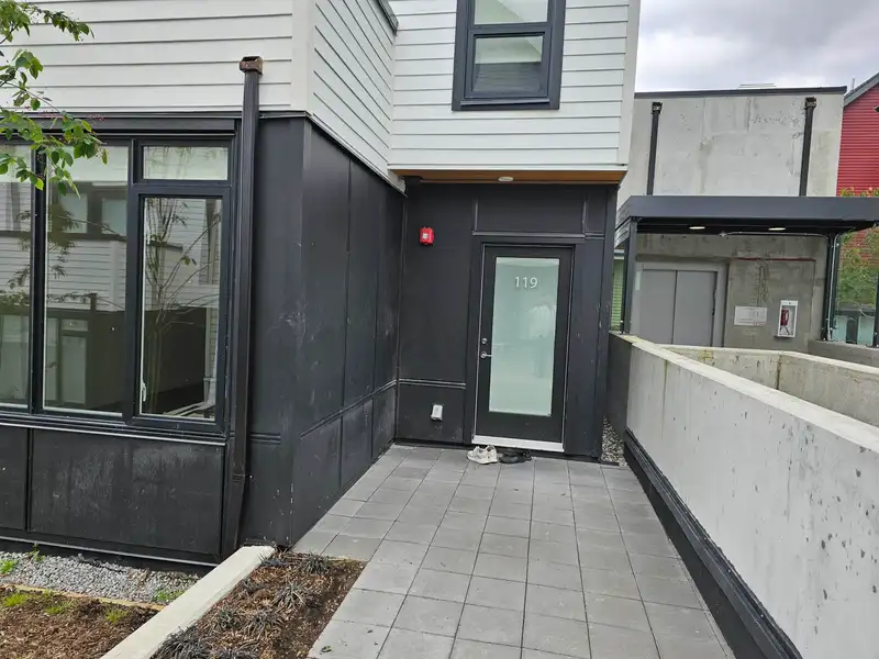 119 1306 LAVAL SQUARE - photo 3 of 35