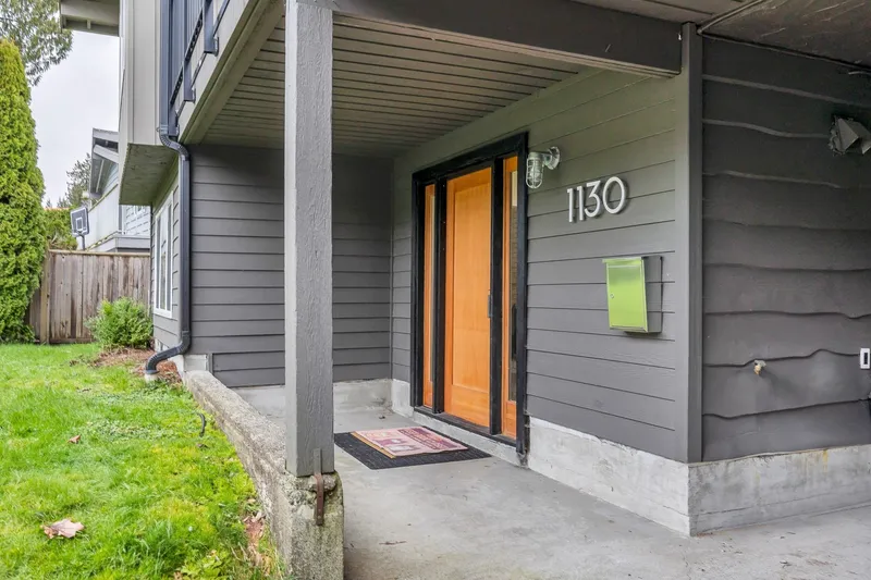 1130 BLUE HERON CRESCENT - photo 3 of 25