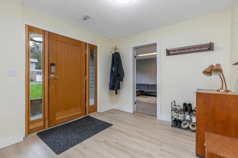 1130 BLUE HERON CRESCENT - photo 4 of 25