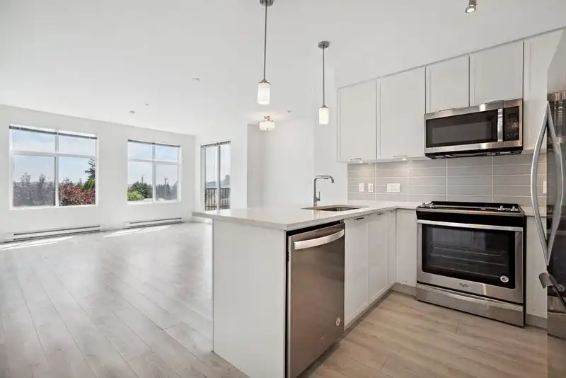 101 828 GAUTHIER AVENUE - photo 3 of 29