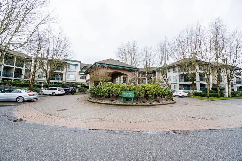 207 19528 FRASER HIGHWAY - photo 1 of 37
