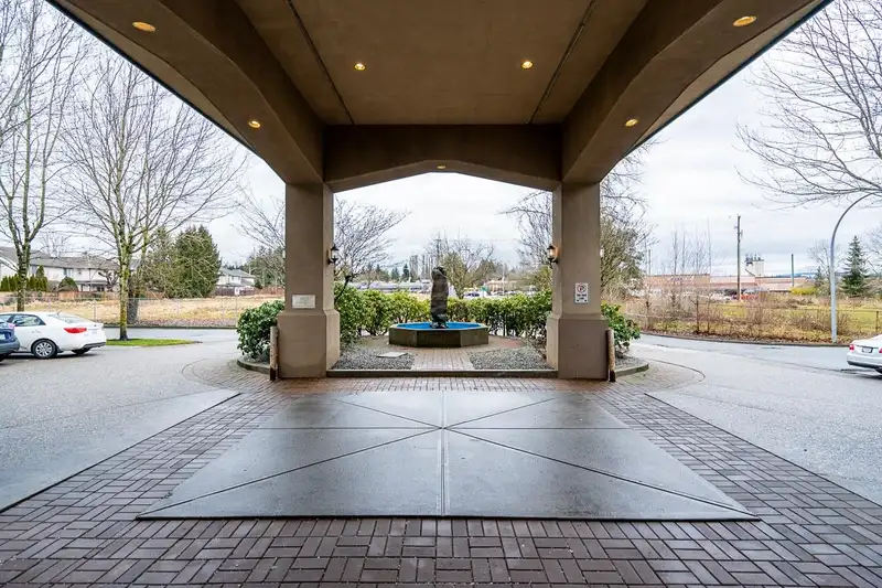 207 19528 FRASER HIGHWAY - photo 4 of 37