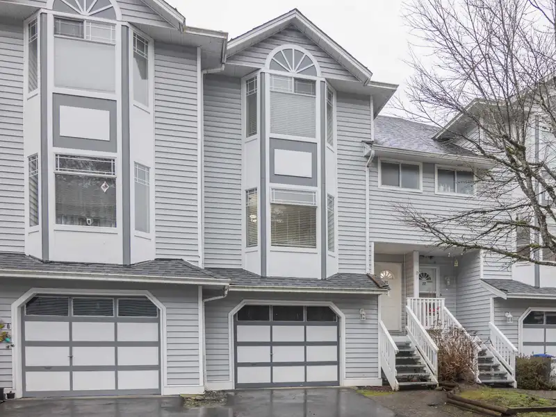 11 15550 89 AVENUE - photo 1 of 27