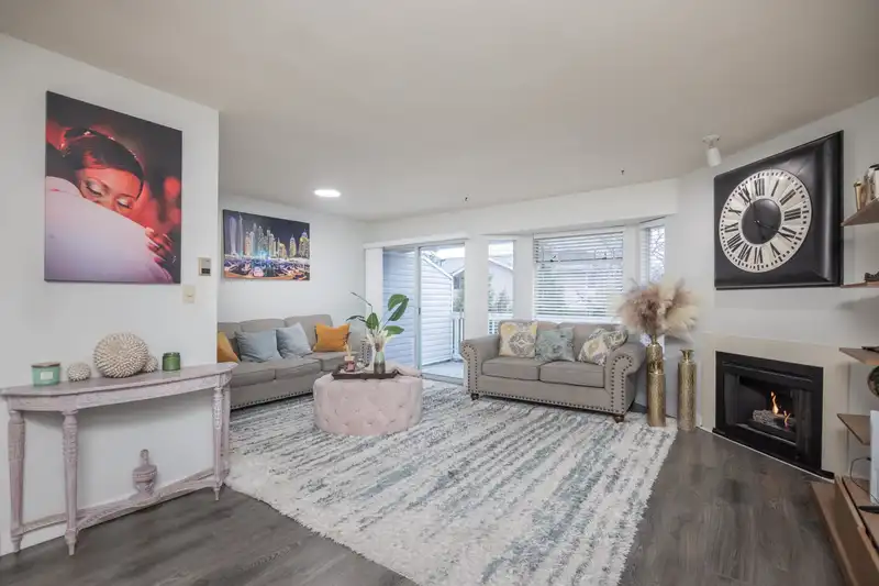 11 15550 89 AVENUE - photo 3 of 27