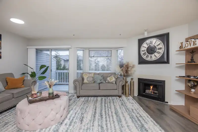 11 15550 89 AVENUE - photo 4 of 27